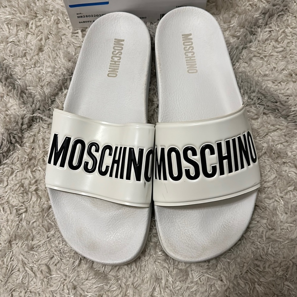Moschino pool slides white size 10/43